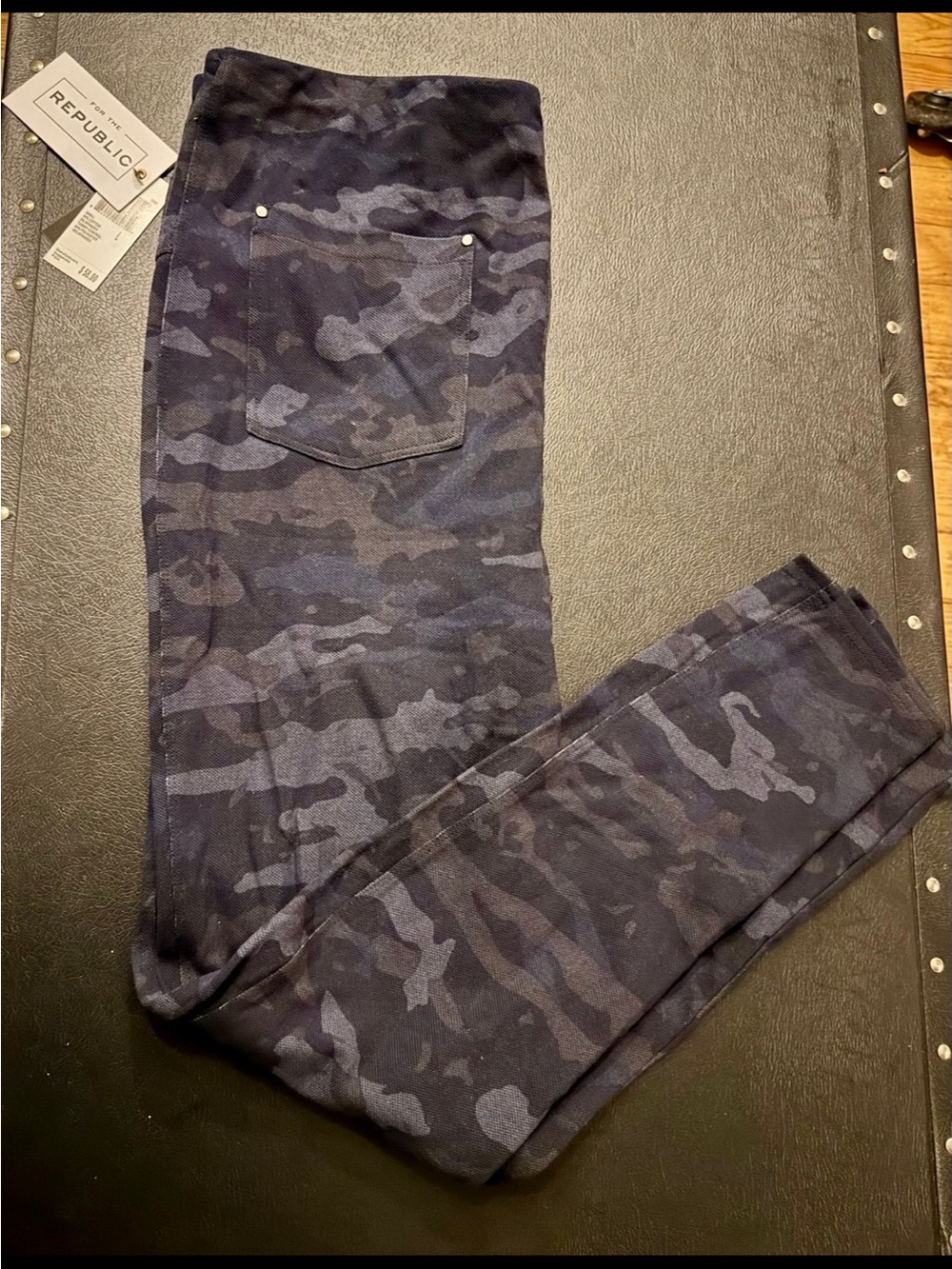 Republic Women's Camo Athletic Leggings size Large